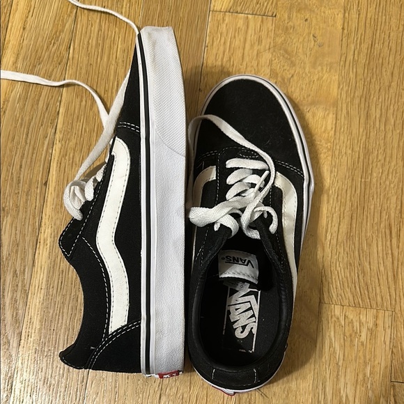 Vans Classic Black and White Low-Tops - Picture 6 of 7